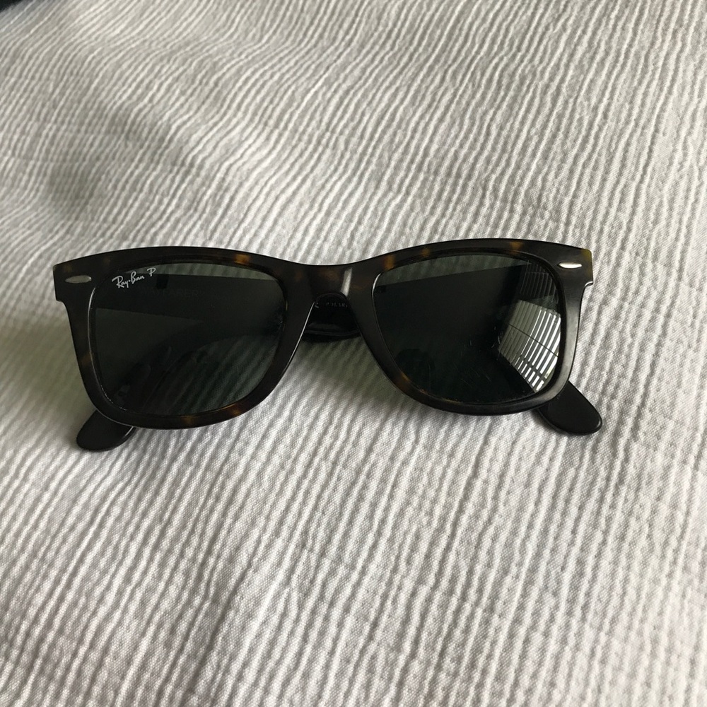 Polorized ray ban wayfarer sunglasses